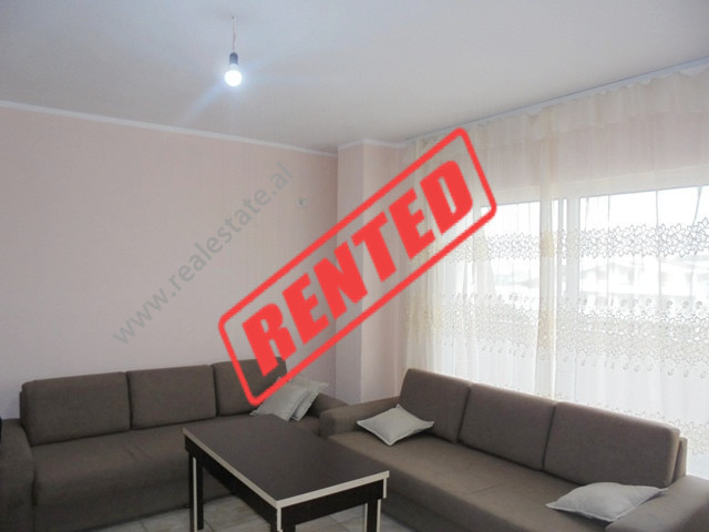 Apartament 1+1 me qera prane QTU ne rrugen Eltion Frroku ne Tirane.

Ndodhet ne katin e dyte te nj