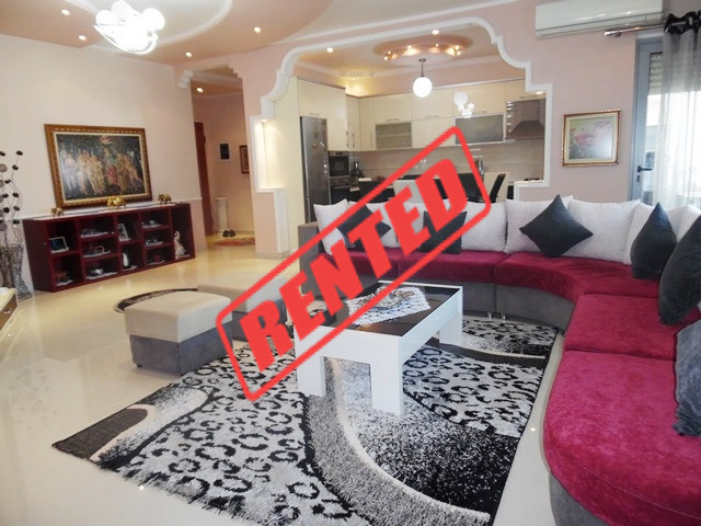 Apartament 3+1 per qera prane Liqenit artificial ne Tirane.

Apartamenti ndodhet ne katin e trete 