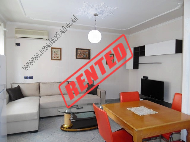 Apartament 1+1 me qera prane Gjimnazit Arben Broci ne Tirane.

Ndodhet ne katin e 5-te te nje pall