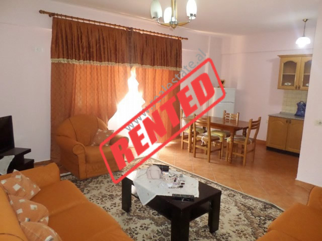 Apartament 2+1 me qera ne rrugen Sulejman Pitarka ne Tirane.

Ndodhet ne katin e 5-te te nje palla