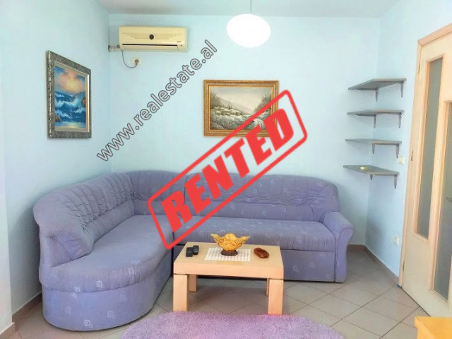 Apartament 1+1 me qera ne rrugen Naim Frasheri ne Tirane.

Ndodhet ne katin e 5-te te nje pallati 