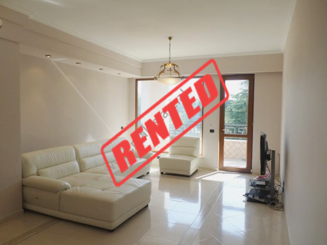 Apartament 3+1 me qera ne rrugen Ibrahim Rugova ne Tirane.

Ndodhet ne katin e katert&nbsp;te nje 
