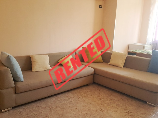 Apartament 1+1 me qera ne rrugen Shyqyri Berxolli ne Tirane.

Ndodhet ne katin e 5-te te nje palla