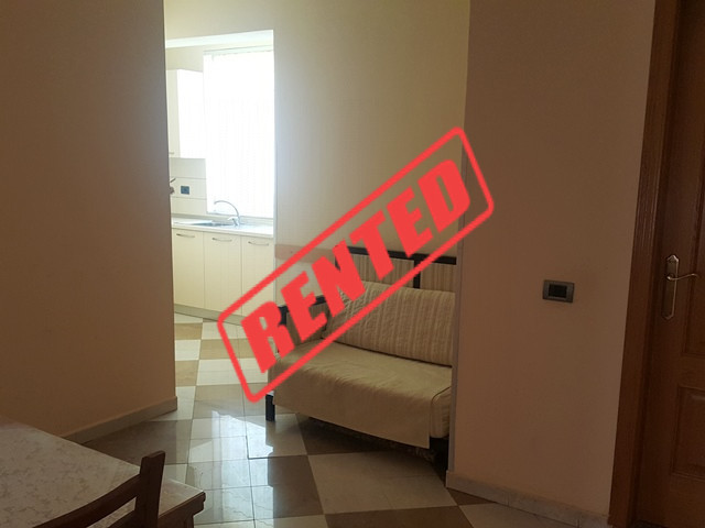 Apartament 2+1 me qera ne rrugen Shyqyri Berxolli ne Tirane.

Ndodhet ne katin e 5-te te nje palla