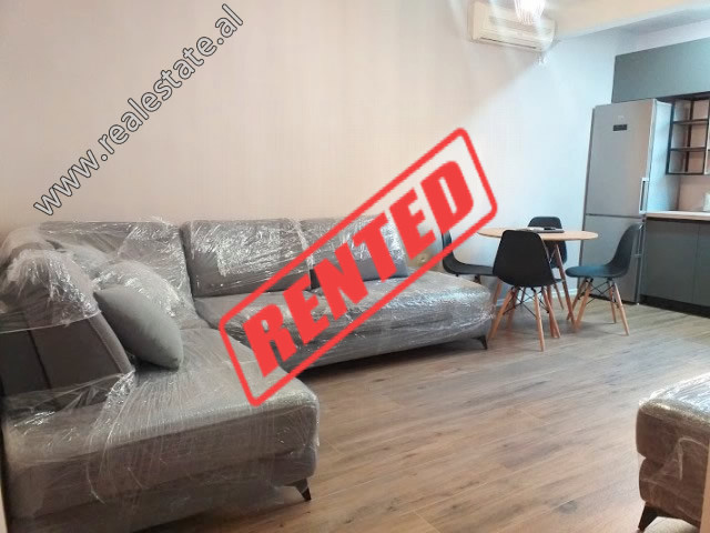 Apartament 2+1 me qera ne rrugen Milan Shuflaj ne Tirane.

Ndodhet ne katin e 3-te te nje pallati 