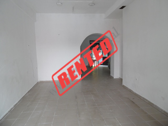Dyqan me qera ne rrugen Pjeter Budi ne Tirane.
Ndodhet ne katin e pare buze rruges kryesore.
Me nj