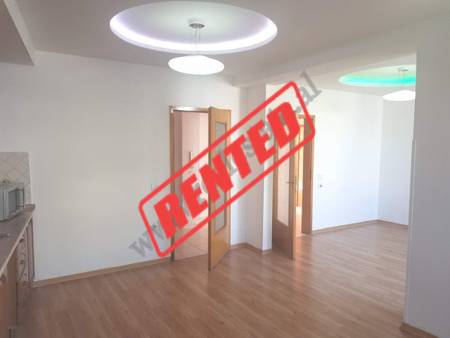 Apartament 3+1 me qera ne rrugen Ferit Xhajko, 700 m afer me stacionin e Trenit ne Tirane.
Ndodhet 