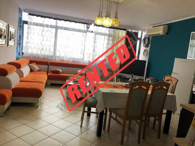 Apartament 3+1 me qera prane qendres Globe ne Tirane.
Ndodhet ne katin e 9-te te nje pallati te ri 