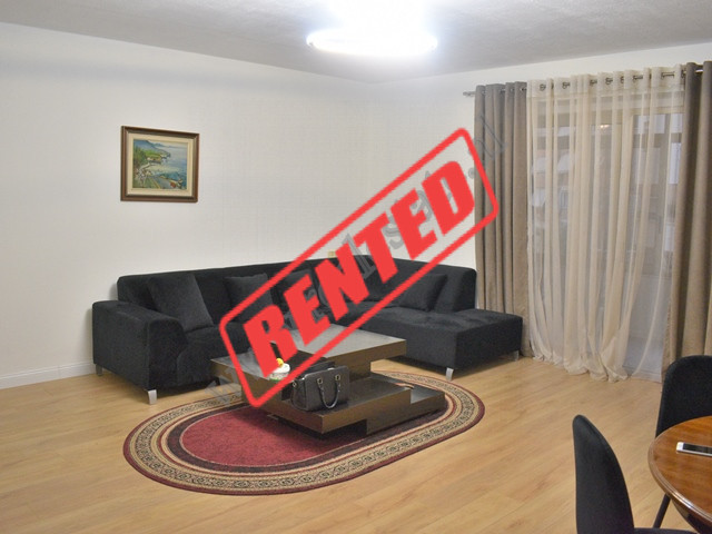 Apartament 3+1 me qera ne rrugen Sami Frasheri ne Tirane.

Ndodhet ne katin e 3-te te nje pallati 