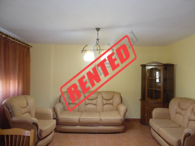 Apartament 1+1 me qira ne rrugen Ndre Mjeda ne Tirane.
Pozicionohet ne katin e gjashte te nje palla