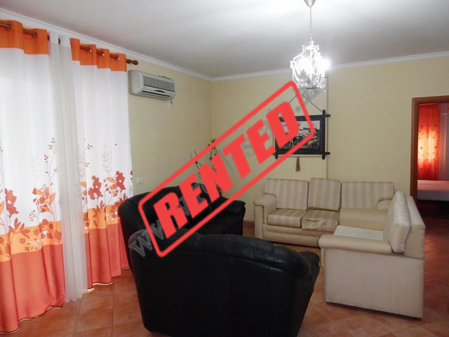 Apartament 2+1 me qera ne rrugen Mujo Ulqinaku ne Tirane.

Ndodhet ne katn e 2-te te nje pallati t