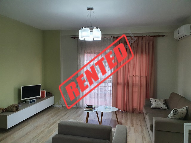 Apartament 1+1 me qera tek kompleksi Vizion Plus ne Tirane. Pozicionohet ne katin e 7 te nje pallati