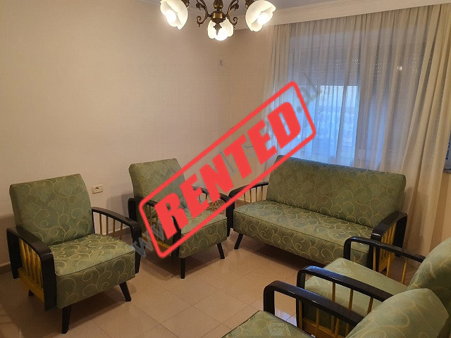 Apartament 1+1 me qira ne rrugen Brigada e VIII ne zonen e Bllokut ne Tirane. Ndodhet ne kati katert