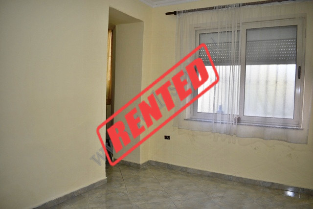 Offie apartment for rent in Fadil Rada Street, on the first floor of an existing building.
The hous