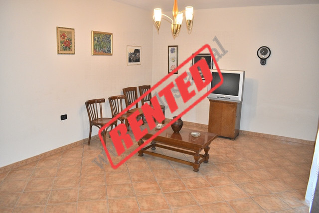 Apartament per zyre me qira tek Bulevardi Bajrami Curri ne Tirane.
Ka pamje nga rruga kryesore dhe 