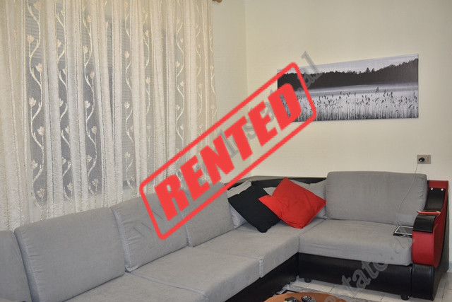 Apartament 2+1 me qira ne rrugen Mihal Duri ne Tirane.
Pozicionohet ne katin e dyte te nje pallati 