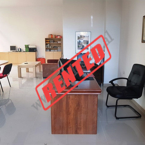 Business/office space for rent in Arkitekt Sinani street

The office is part of a new building whi