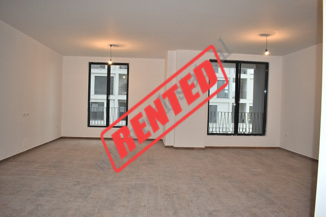 Ambient zyre me qera tek Residenca Zirkon, ne rrugen Kongresi i Manastirit ne Tirane.
Pozicionohet 