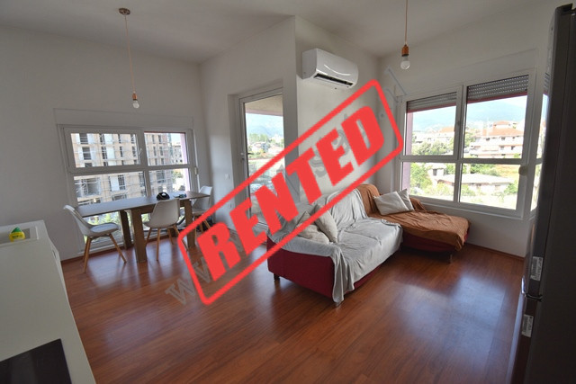 Apartament 2+1 me qira te Rezidenca Mangalem ne zonen e Ali Demit, Tirane.
Pozicionohet ne katin e 