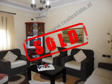 Apartament 2+1 ne shitje prane Restorant Durresi ne Tirane.
Apartamenti ndodhet ne katin e IV te nj Apartament 2+1 ne shitje prane Restorant Durresi ne Tirane.
Apartamenti ndodhet ne katin e IV te nj