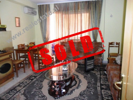 Apartament 1+1 ne shitje prane 21 Dhjetorit ne Tirane.
Apartamenti pozicionohet ne katin e III te n Apartament 1+1 ne shitje prane 21 Dhjetorit ne Tirane.
Apartamenti pozicionohet ne katin e III te n