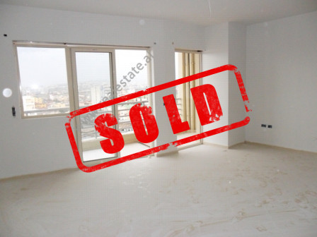Apartament 2+1 per shitje ne rrugen Asim Vokshi ne Tirane.

Apartamenti ndodhet ne katin e 9 - te 