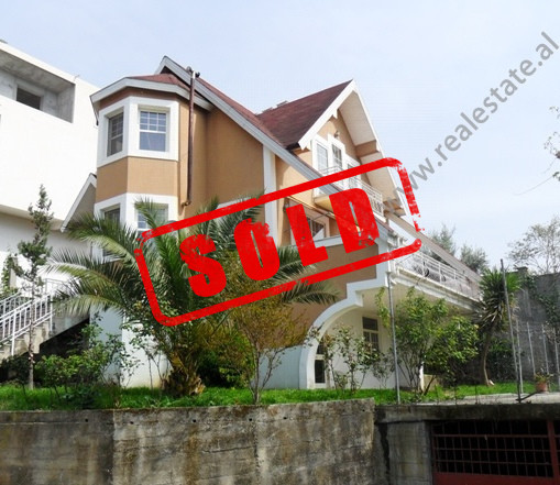 Three storeys Villa for sale in Sauk area in Tirana.

A very good case for a wonderful alpine hous