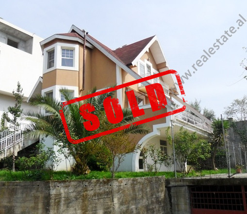 Three storeys Villa for sale in Sauk area in Tirana.

A very good case for a wonderful alpine hous