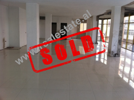 Store space for rent in Muhamet Deliu Street in Tirana. The store is situated on the second floor in