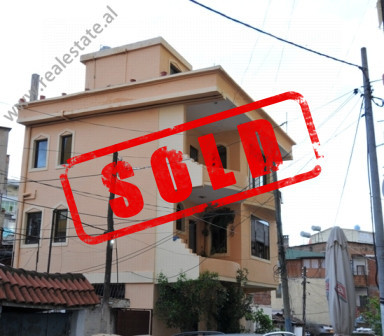 Three storey villa for sale near Karl Topia Square in Tirana.&nbsp;

The villa is located in a wel