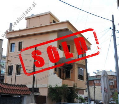 Three storey villa for sale near Karl Topia Square in Tirana.&nbsp;

The villa is located in a wel