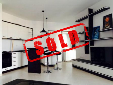 Apartament 1+1 per shitje ne rezidencen Kodra e Diellit ne Tirane
Ndodhet ne katin e 2 te nje nde Apartament 1+1 per shitje ne rezidencen Kodra e Diellit ne Tirane
Ndodhet ne katin e 2 te nje nde