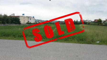 Toke per shitje afer Qtu-se, ne autostraden Tirane-Durres.

Toka ka nje siperfaqe prej 3000 m2.
