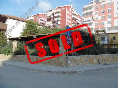 Land and 1-storey building for sale in Zallit Street in Tirana.

The land has an area of 242m2 and
