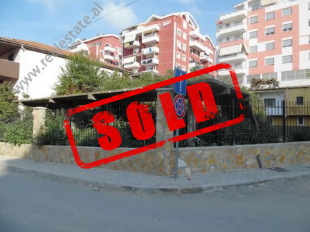 Land and 1-storey building for sale in Zallit Street in Tirana.

The land has an area of 242m2 and