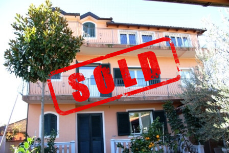 Three storey villa for sale in Maminas-Gjiri i Lalzit street.
The villa is located in Manez villa Three storey villa for sale in Maminas-Gjiri i Lalzit street.
The villa is located in Manez villa