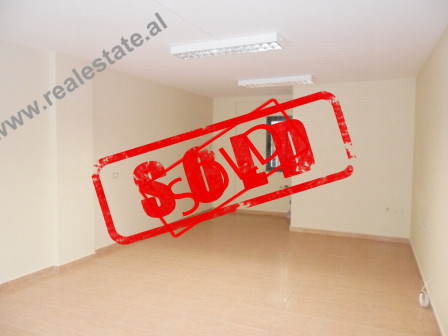 Store space for sale in Tirana.
The store is positioned on the 1st floor of a new building, with 40