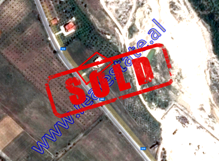 Land for sale in Dukat i Ri in Vlora.&nbsp;

A new house is built in the land that has a surface o