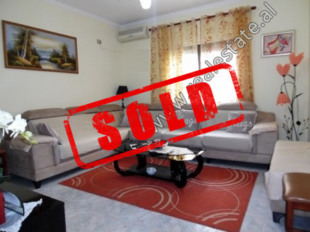 Apartament 2+1 per shitje afer Bulevardit Bajram Curri ne Tirane.

Ndodhet ne katin e 3-te te nje 