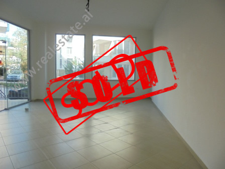 Shop space for sale near Liqeni i Thate Street in Tirana.
The store is situated on the ground floor