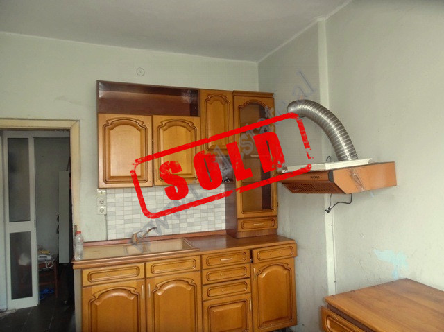 Apartament 3+1 per shitje ne rrugen e Durresit buze rruge kryesore ne Tirane.
Ndodhet ne katin e 4-