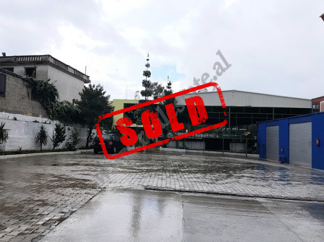 
Truall per shitje ne rrugen Bulevardi Blu, ne zonen e Institutit ne Tirane.
Ndodhet buze rruge kr