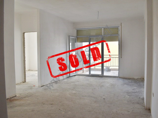 Three bedroom apartment for sale close to Lapraka area in Tirana.
It is situated on the fourth floo