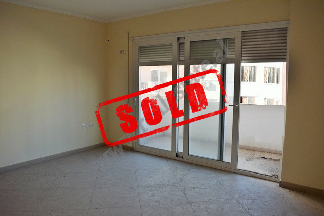 Apartament 3+1 per shitje ne rrugen Albanopoli ne Tirane.
Ndodhet ne katin e 5-te te nje pallati te