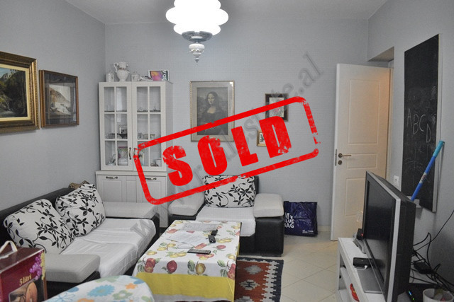 Apartament 1+1 per shitje ne rrugen Todi Shkurti ne Tirane.
Apartamenti ndodhet ne katin e dyte te 