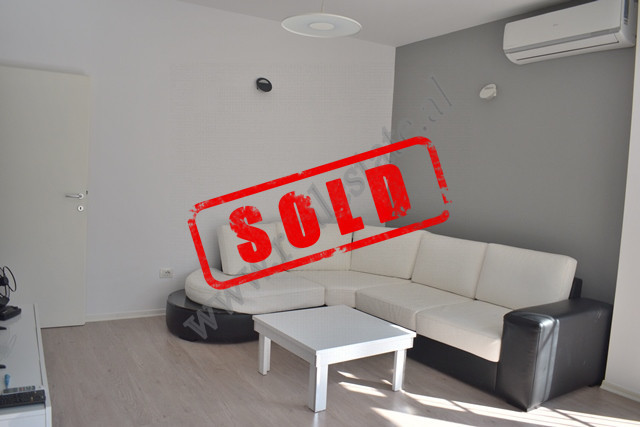 Apartament 2+1 per shitje ne rrugen Hamdi Garunja ne Tirane.
Apartamenti ndodhet ne katin e dyte te