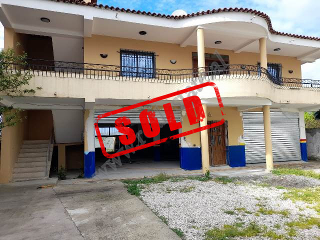 Vile 2- kateshe per shitje ne rrugen Halit Bega ne Tirane.
Vila ka nje siperfaqe trualli prej trual