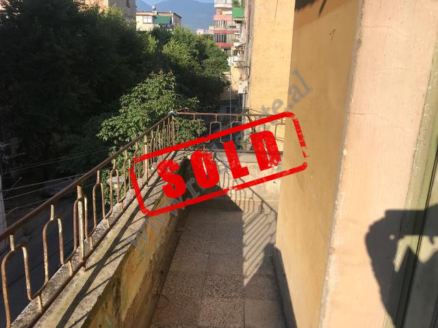 Apartament 2+1 per shitje ne rrugen Petro Marko ne Tirane.
Hyrja ndodhet ne katin e 3-te te nje pal