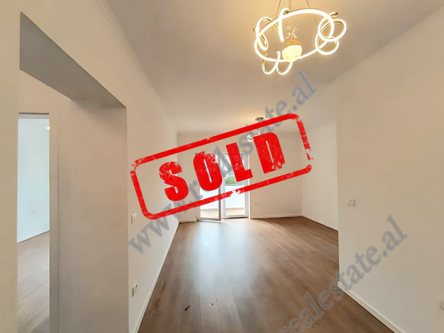 Apartament 1+1 p&euml;r shitje n&euml; prane rruges Irfan Tomini dhe Bulevardit Bajram Curri ne , Ti