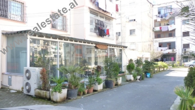 Ambjent ne shitje ne rrugen Don Bosko ne Tirane (TRS-413-28)